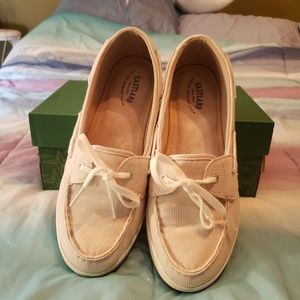 Eastland boat shoes say 9.5 but too big for me